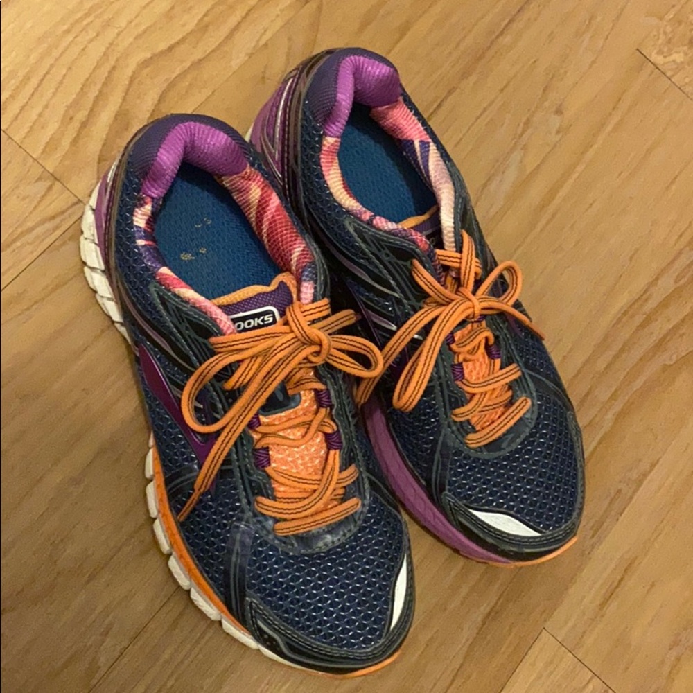Brooks Adrenaline GTS size 7.5